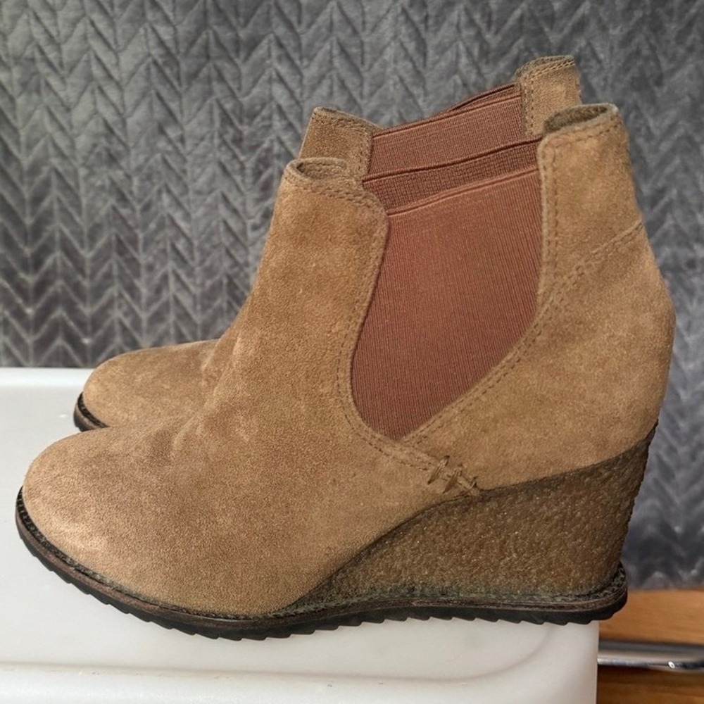 Trask Tatum Brown Suede Wedge Ankle Boots Size 6